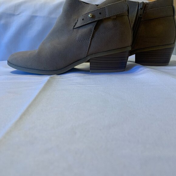 Old Navy Suede Like Tan Ankle Boots Size 6 - Picture 4 of 6